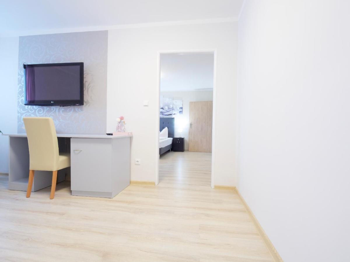 Zlaty Lev Hotell Svitavy Exteriör bild