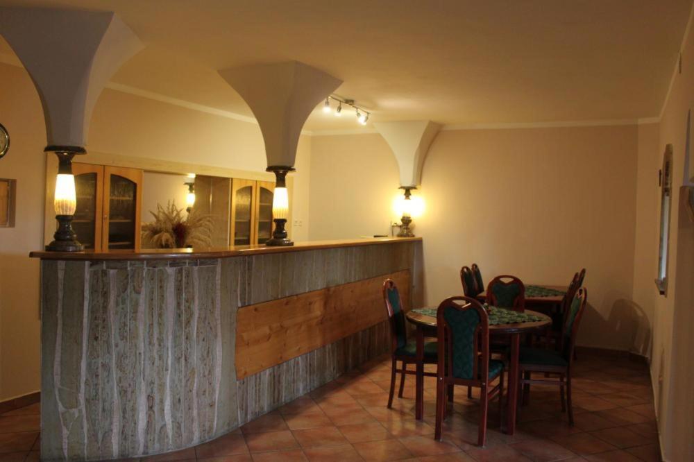 Zlaty Lev Hotell Svitavy Exteriör bild