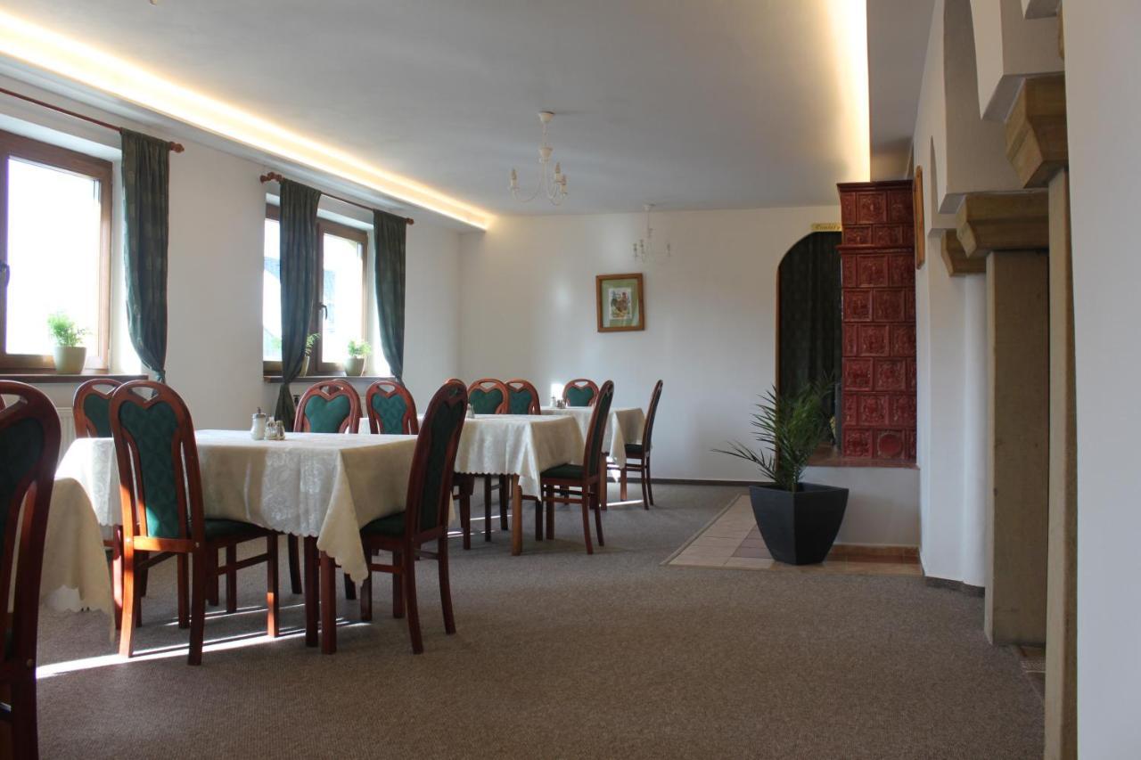 Zlaty Lev Hotell Svitavy Exteriör bild